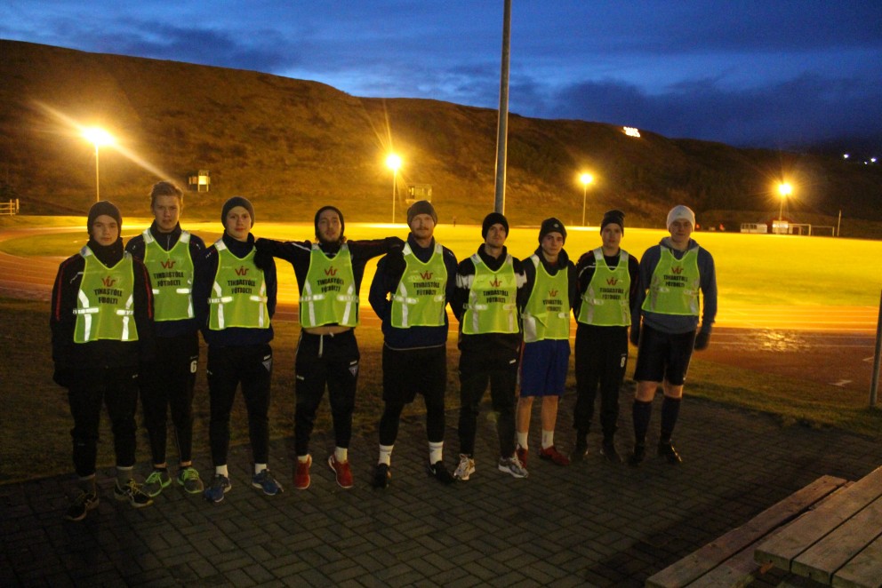 Knattspyrnuiðkendur hjá Tindastól vilja svo sannarlega sjást vel. Ljósm./Ómar Bragi Stefánsson.