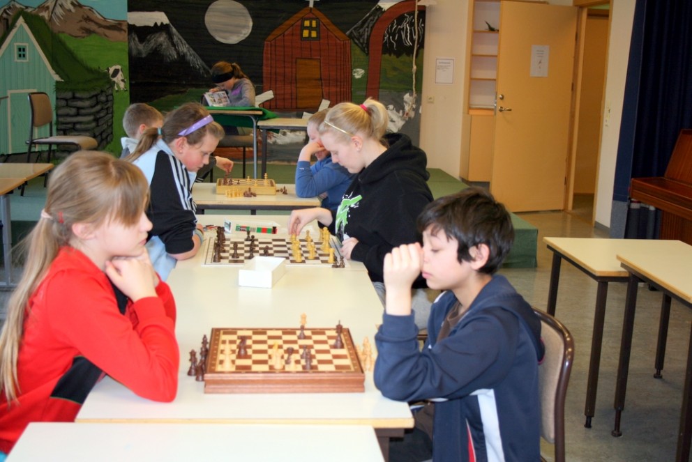 Fær styrk til eflingar barna- og unglingastarfs