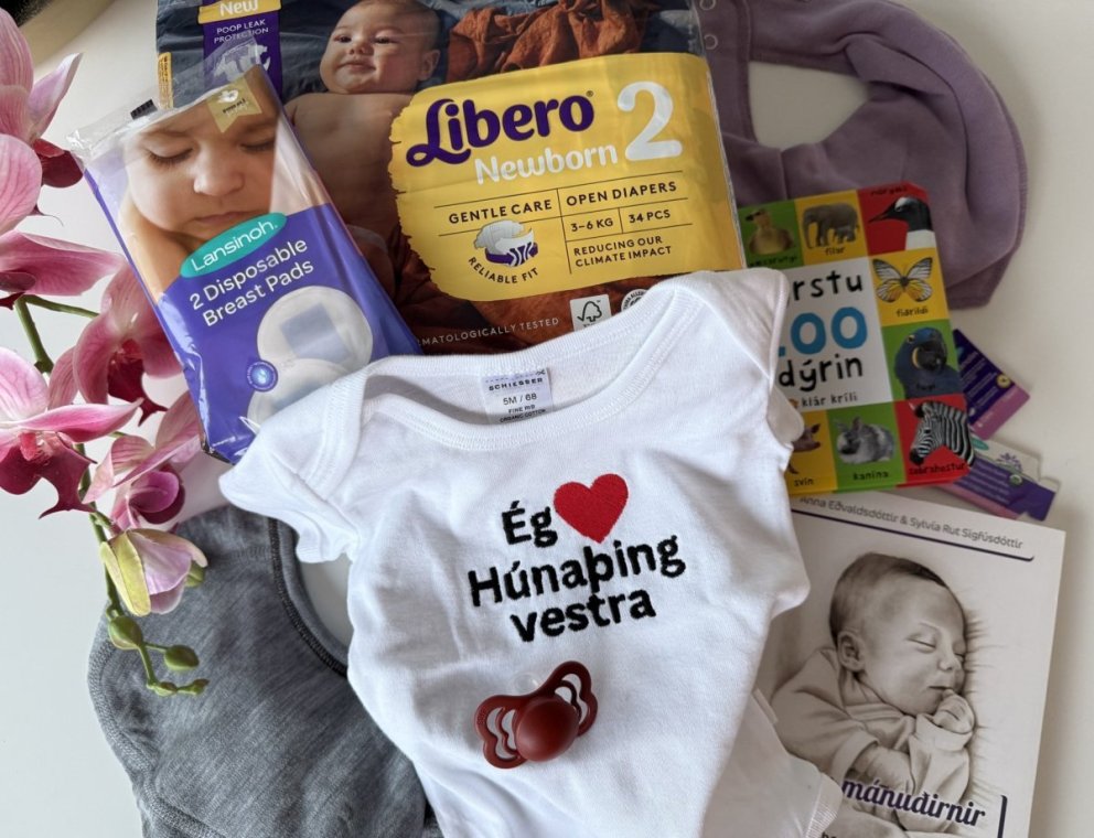 Gjöfin sem nýburar sveitarfélagsins fá. Mynd tekin af hunathing.is