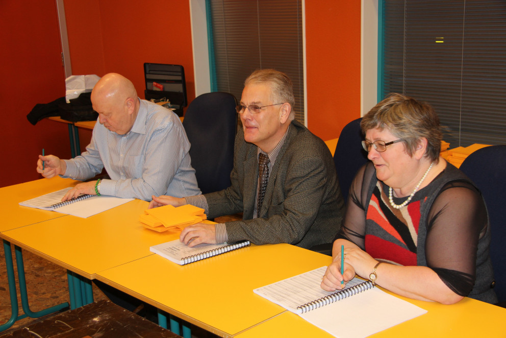 Kjörstjórn að störfum í bóknámshúsinu á Sauðárkróki. Mynd: KSE