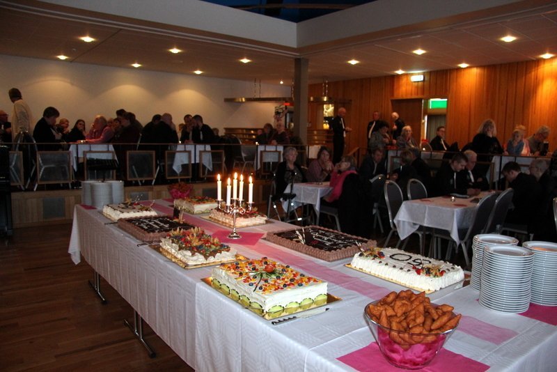 Að lokinni dagskrá var boðið upp á veglegt veisluborð. Myndir: FE