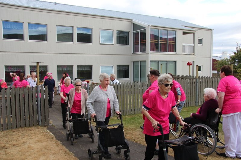 Það var myndarlegur hópur sem tók þátt í hlaupinu í dag. Myndir: FE