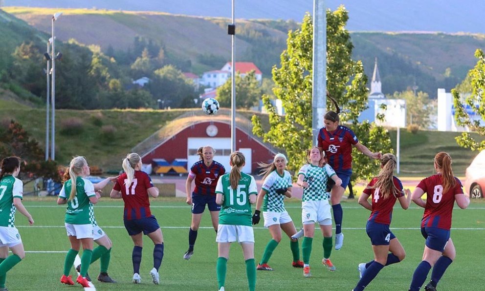 Mur með skalla að marki gestanna í síðari hálfleik. MYND: ÓAB