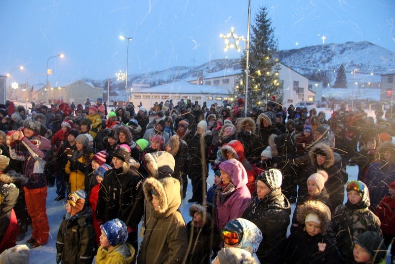 Ljósin tendruð á jólatrénu á Króknum -- Myndir