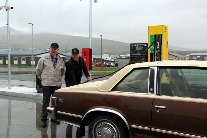 Dælt á Chevrolet Malibu bifreið Bjarna Har. Mynd:FE