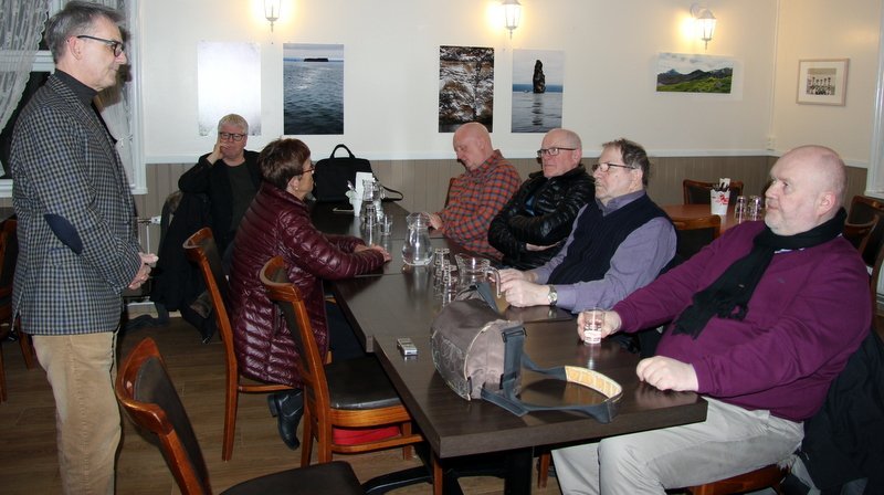 Fámennt en góðmennt var á opnum fundi Samfylkingarinnar á Kaffi Krók í gær en þar ræddu þeir Guðjón S. Brjánsson og Guðmundur Andri Thorsson við gesti og sögðu frá ýmsum málum tengdum Alþingi. Myndir PF.