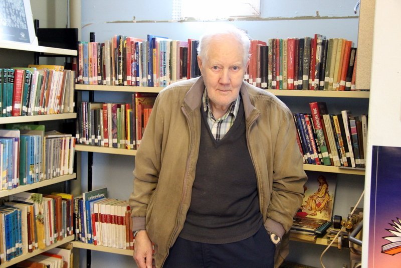 Rósmundur Ingvarsson, safnsvörður Bókasafns Lýtingsstaðarhrepps. Myndin tekin í maí 2017. PF.