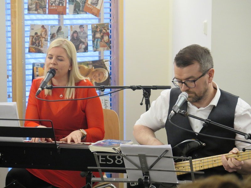 Hjónin Hugrún Sif Hallgrímsdóttir og Jón Ólafur Sigurjónsson á Stofutónleikum. Aðsendar myndir.