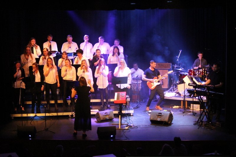 Spilað og sungið fyrir fullu húsi í Félagsheimilinu Hvammstanga. Myndir: Aldís Olga Jóhannesdóttir.