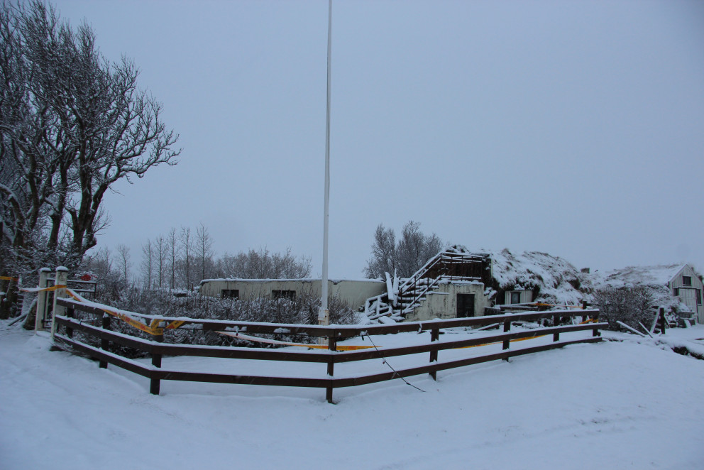 Rífa þurfti íbúðarhúsið til að ráða niðurlögum eldsins. Mynd: KSE