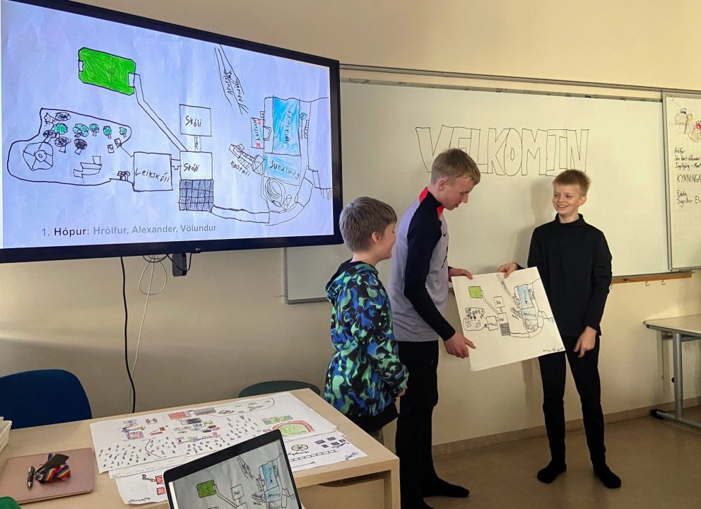 Nemendur kynna hugmyndir sínar. MYND AÐSEND