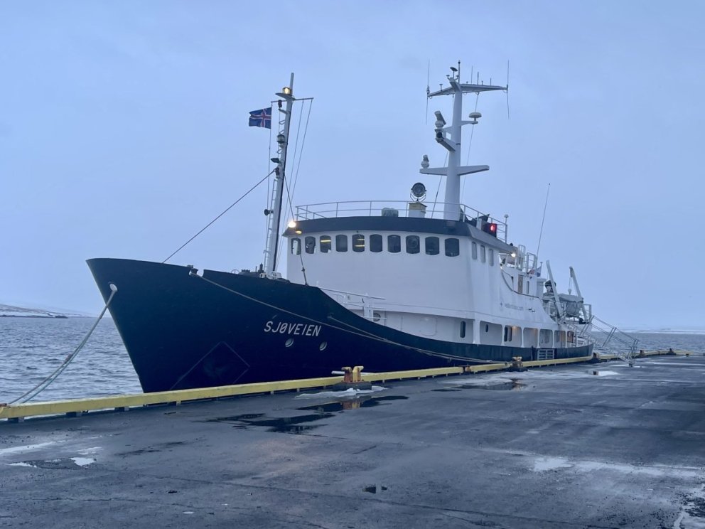 Norska leiðangursskipið Sjovejen. Mynd tekin af hunathing.is