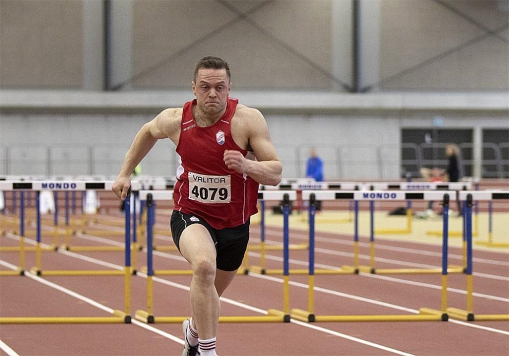 Ísak Óli á spretti yfir grindurnar. MYND AF VEF FRÍ