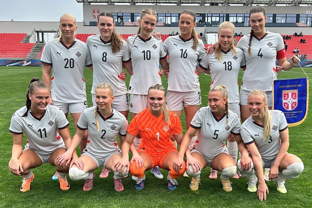 Lið Íslands fyrir leikinn í morgun. Herdís Halla númer 1.. MYND AF VEF KSÍ