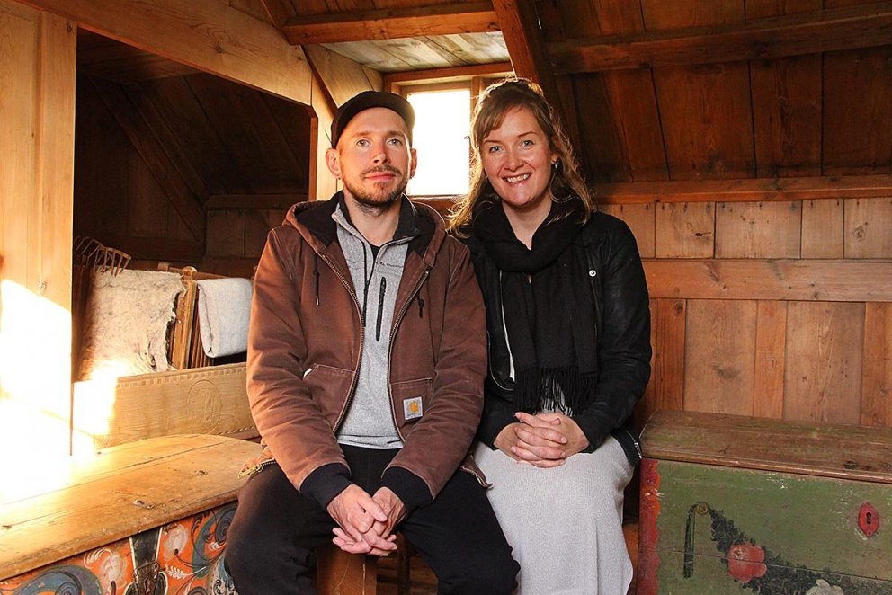 Listamaðurinn Jérémy ásamt Berglindi Þorsteinsdóttur safnstjóra Byggðasafns Skagfirðinga. MYND AÐSEND