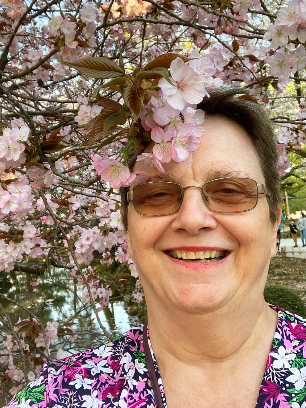 Jóhanna Pálmadóttir í blómahafi. AÐSEND MYND