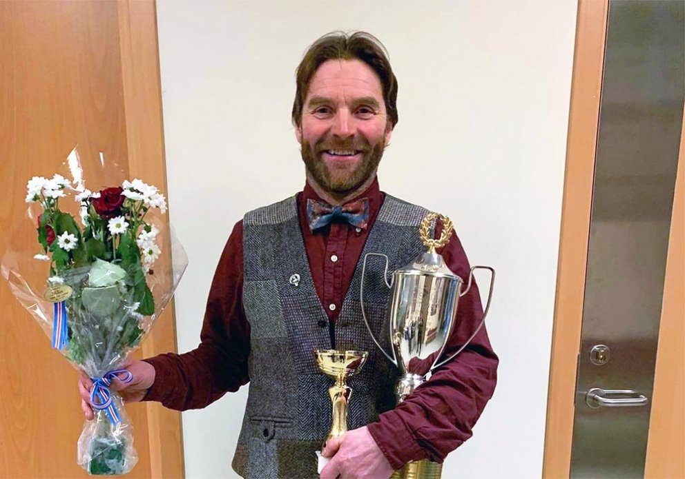 Jóhann Magnússon kampakátur með heiðurinn. MYND AF VEF USVH