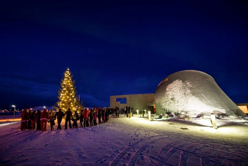 Athöfn við jólatréð við Blönduóskirkju hefur verið frestað. Mynd: Blonduos.is
