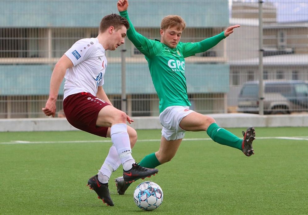 Jónas Aron sýnir lipra takta í kvöld. MYND: ÓAB