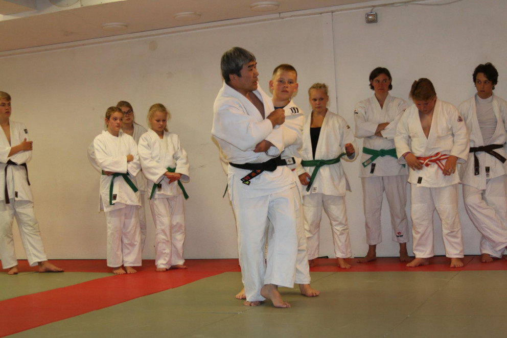 Frá æfingu í Svíþjóð í fyrra, Iura sýnir bragð. Mynd af Tindastóll.is.