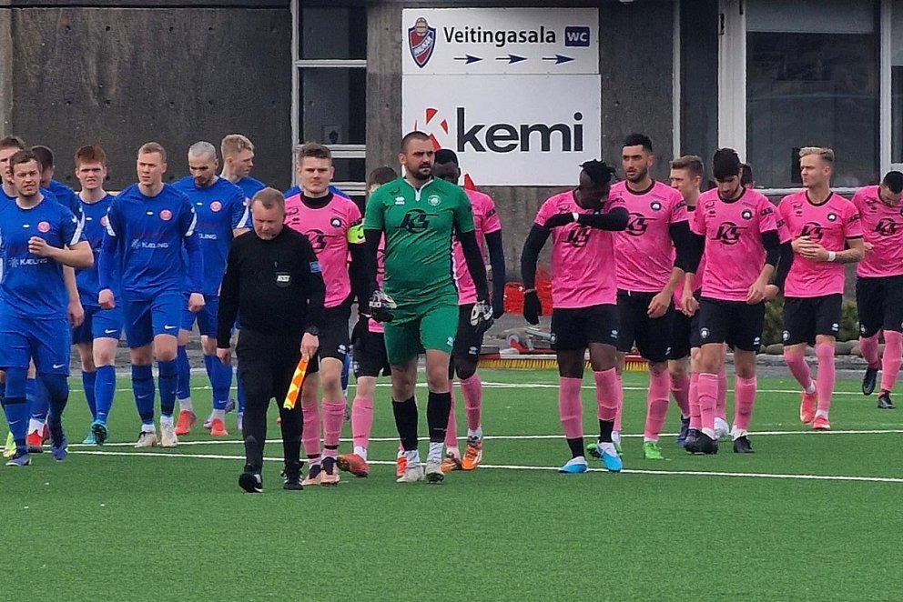 Leikmenn KÁ og Kormáks/Hvatar ganga glaðbeittir til leiks. MYND AF AÐDÁENDASÍÐÐU KORMÁKS