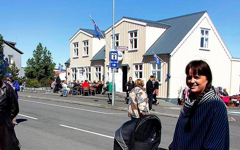 Líf og fjör á Lummudögum 2013. Kaffi Krókur í bakgrunni. MYND: ÓAB