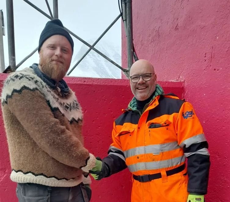 Eyvindur Atli Ásvaldsson, fyrrum eigandi, og Rúnar Örn Guðmundsson á
Síðu handsala kaupin. Mynd af FB-síðu Kalksalts.
