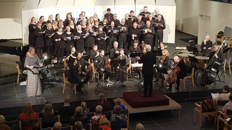 Skagfirski kammerkórinn,Kammerkór Norðurlands,Sinfóníetta Vesturlands undir stjórn Guðmundar Óla Gunnarssonar, einsöngvari Helga Rós Indriðadóttir, Langholtskirkja október 2018. Magnificat eftir John Rutter. Mynd af Facebooksíðu Kammerkórs Skagafjarðar.