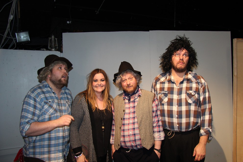 Leikstjórinn Sigurlaug Vordís ásamt ræningjunum þremur. Mynd: BÞ.