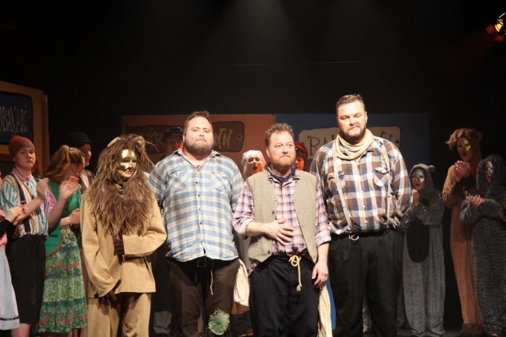 Ljónið ásamt ræningjunum þremur. Mynd: BÞ.