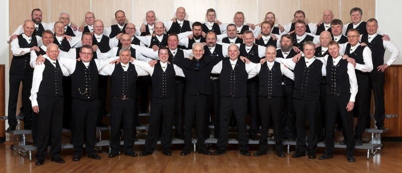 Mynd: glaðhlakkalegur Karlakór Hreppamanna. Aðsend mynd.