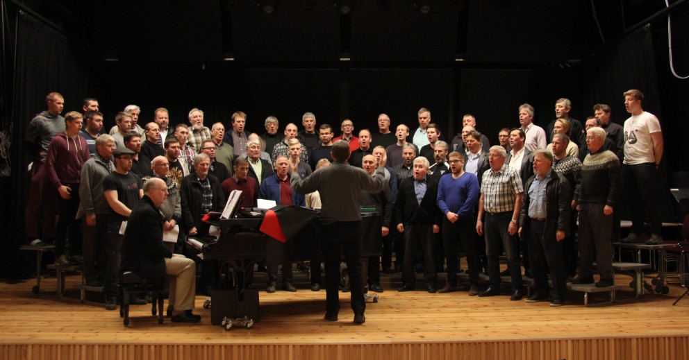 Karlakórinn Heimir við æfingar í Menningarhúsinu Miðgarði 12. nóvember 2015. Ljósm./BÞ
