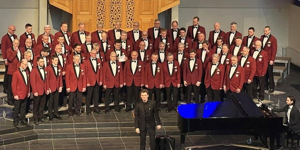 Karlakórinn heimir á tónleikum í Langholtskirkju um liðna helgi. MYND: BJÖRN JÓHANN