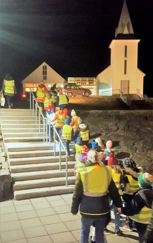 Heimsókn í Kirkjuhvammskirkju. Mynd: grunnskoli.hunathing.is/