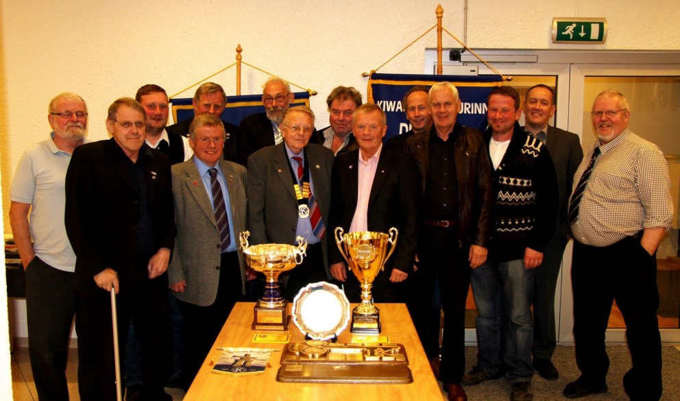 Félagsmenn í Kiwanisklúbbnum Drangey á Sauðárkróki með verðlaunagripina. Ljósm./BÞ