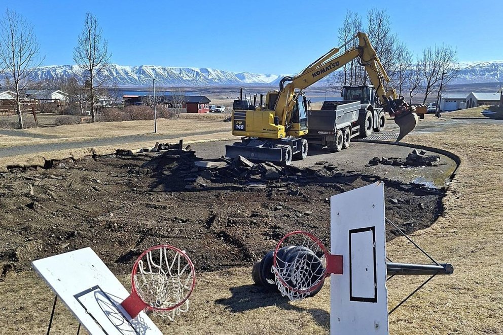 Framkvæmdir við völlinn eru þegar hafnar. MYND: Þ.HANSEN