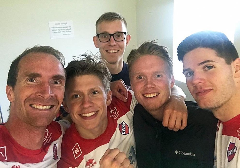 Stemning í klefanum eftir sigurleik gegn toppliði Snæfells á dögunum. Fra vinstri: Bjarki Már Árnason, Ágúst Friðjónsson, Kristófer Már Tryggvason, Pétur Arnar Kárason og fyrir aftan er Róbert Guðmundsson. MYND: BMÁ