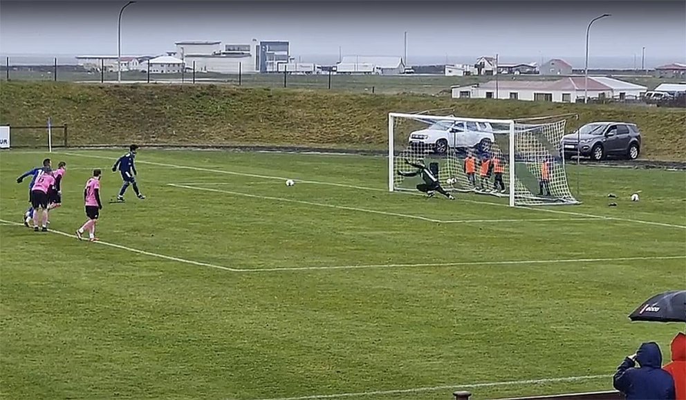 Markvörður Kormáks/Hvatar, Uros Djuric, ver vítaspyrnu frá Víðismönnum. SKJÁSKOT AF VEF K/H