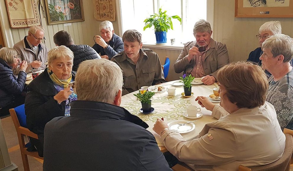 Frá kosningakaffi í VSP-húsinu á Hvammstanga í dag. NYND: GUÐMUNDUR HAUKUR
