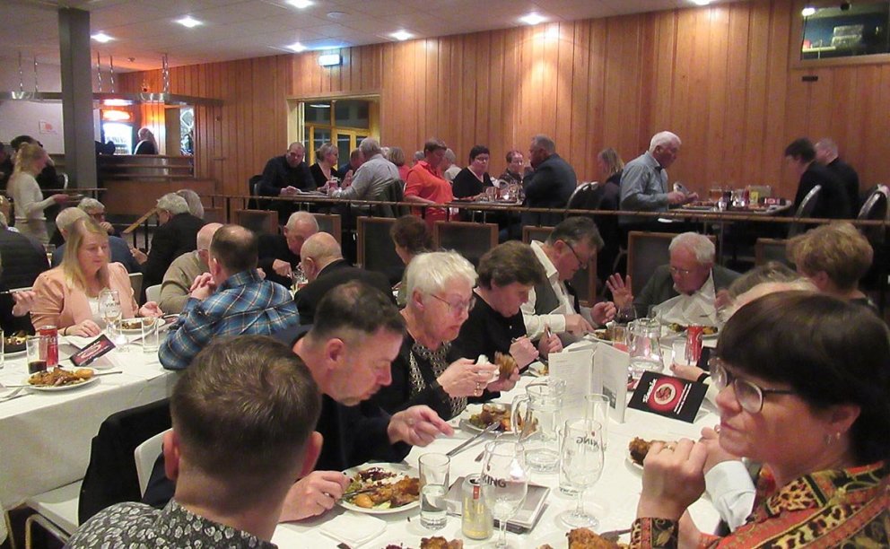 Það var þétt setið í félagsheimilinu á laugardagskvöldið. MYND: VALLI