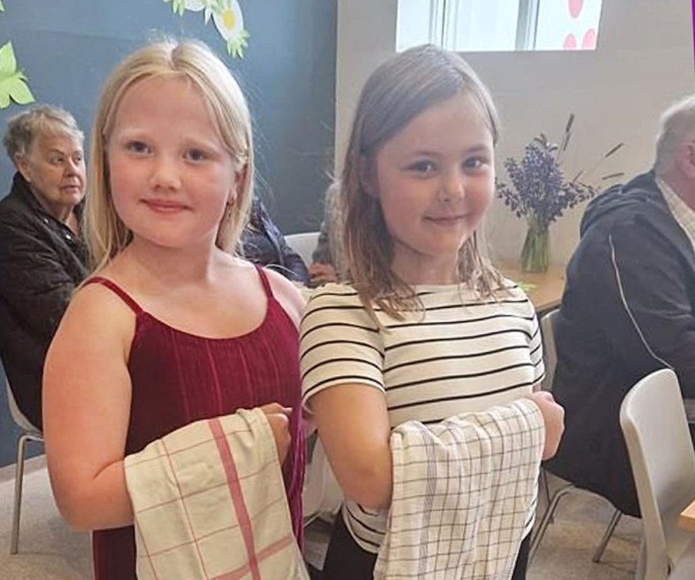 Hér eru tveir framtíðarþjónar á ferð. Myndir teknar af Facebook-síðu Húnabyggðar.