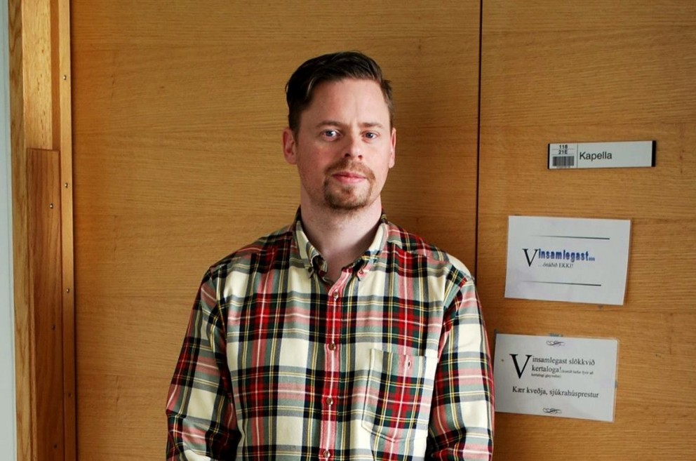 Vigfús Bjarni Albertsson, sjúkrahúsprestur við Landsspítalann, skrifar um bókina Kveikjur eftir Bolla Pétur Bollason.
