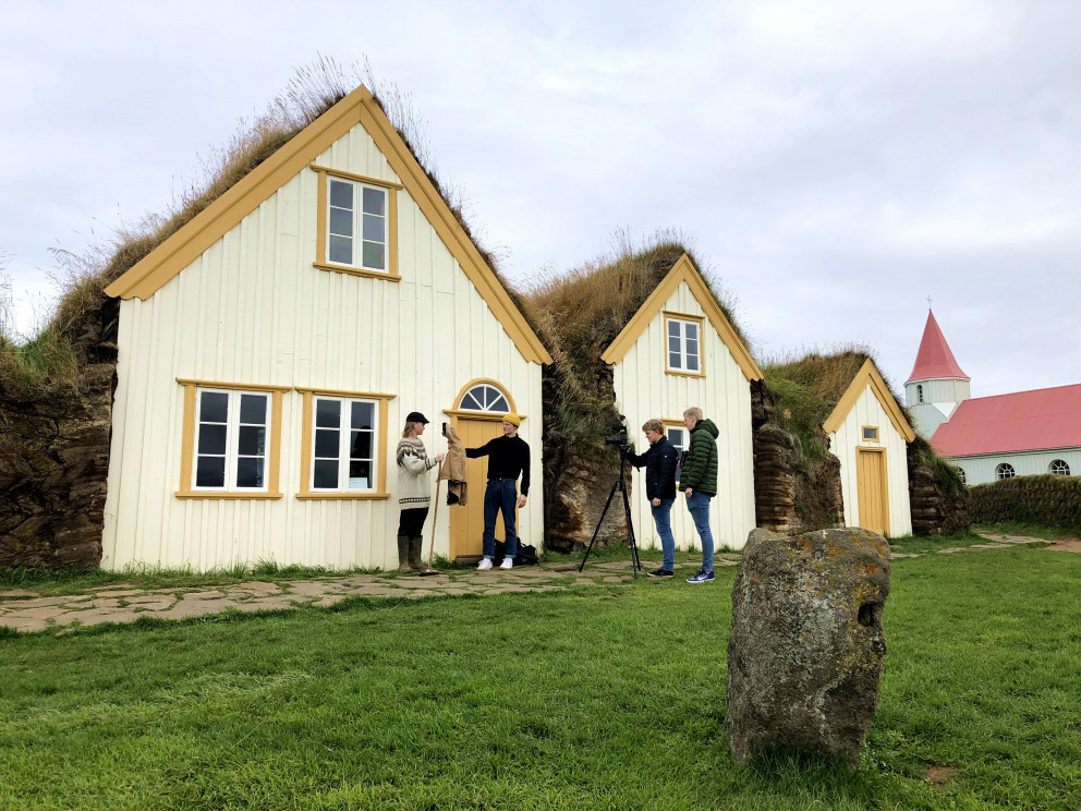 Við tökur í Glaumbæ. Mynd: glaumbaer.is