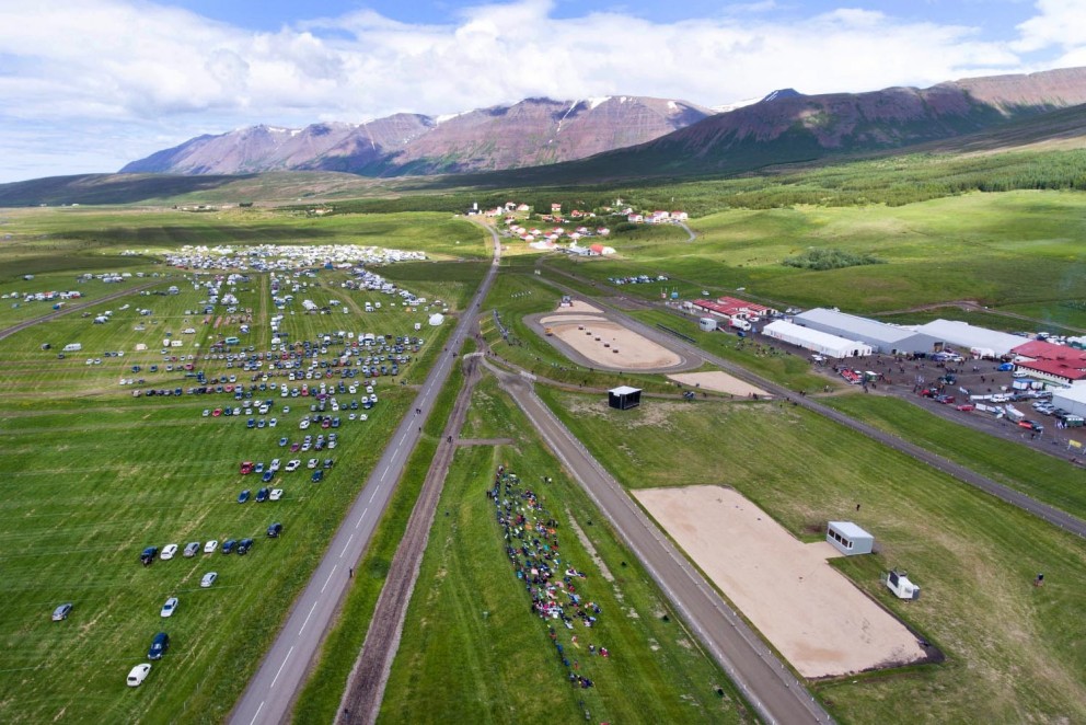 Séð yfir Landsmótssvæðið á Hólum í Hjaltadal í hádeginu í dag.  MYND: PIB