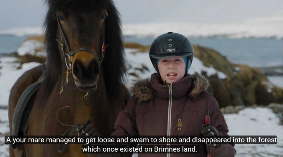 Jódís Helga Káradóttir er sögumaður í myndabandi sem Skottafilm framleiddi fyrir Hrossartæktarsamband Skagafjarðar. Mynd: Skjaskot úr myndbandinu.