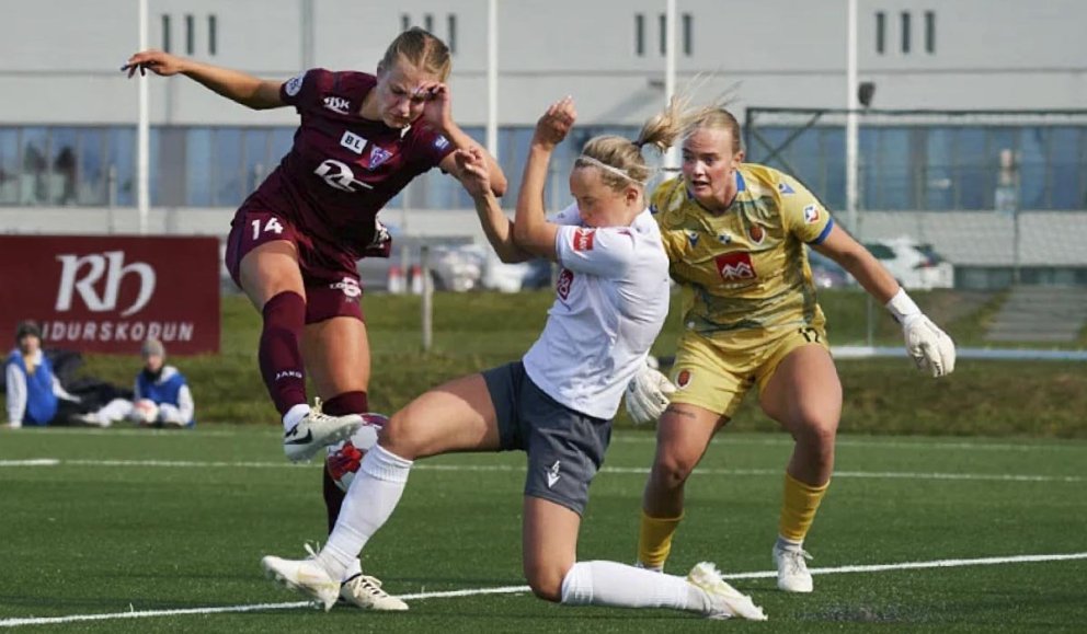 Lara Margrét í góðu færi en Víkingar björguðu á síðustu stundu. MYND: SIGURÐUR INGI