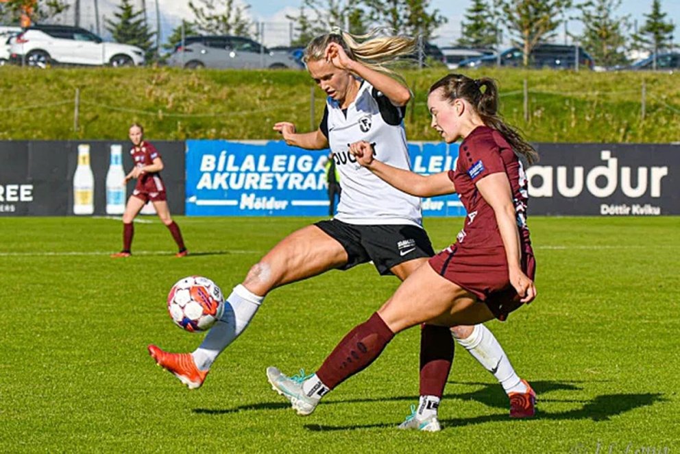 Laufey Harpa í baráttunni í gær. MYND AF FÓTBOLTI.NET