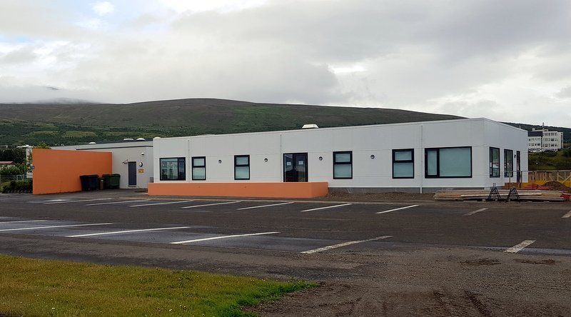 Byggt var við leikskólann Ársali á Sauðárkróki fyrr á þessu ári en vandræði sköpuðust við mönnun starfsfólks. Ráðist var í aðgerðir til að leysa þann vanda og svo virðist sem þær hafi skilað góðum árangri. Mynd: PF.