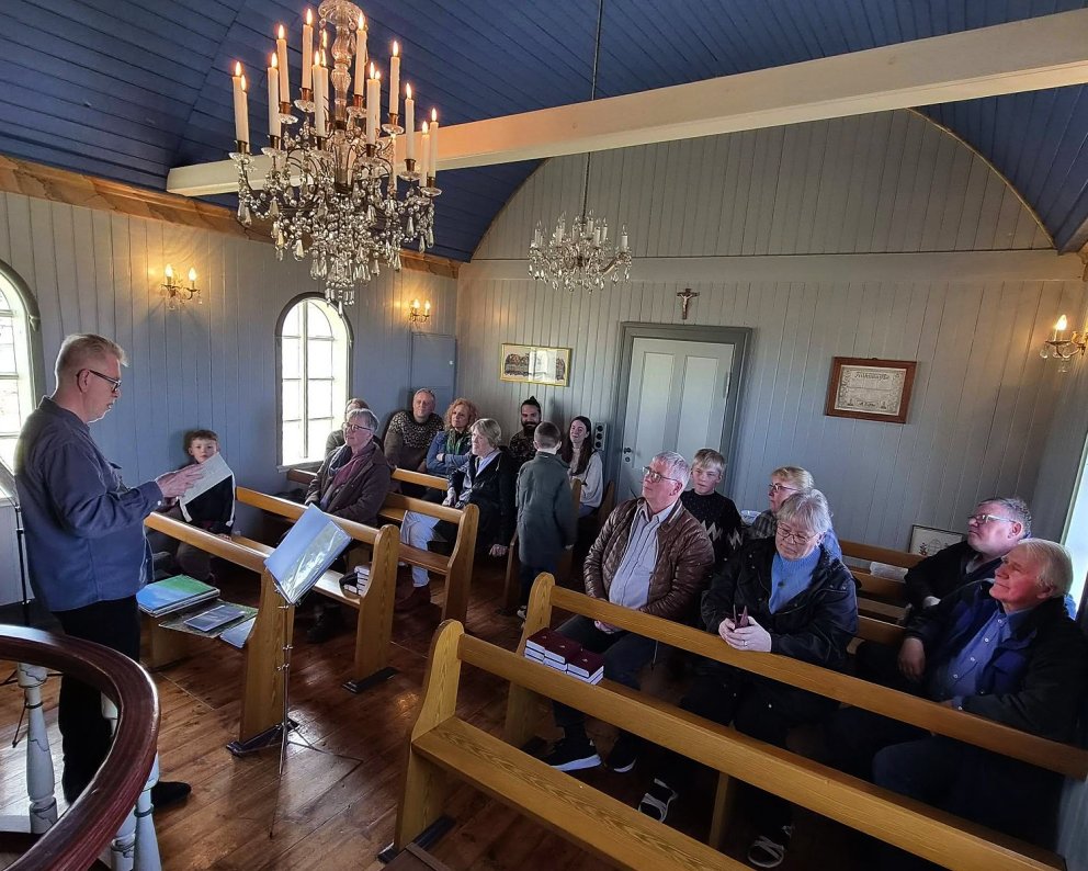 Eyþór fer með ljóð í Ketukirkju á Skaga. MYNDIR: GUNNI RÖGG
