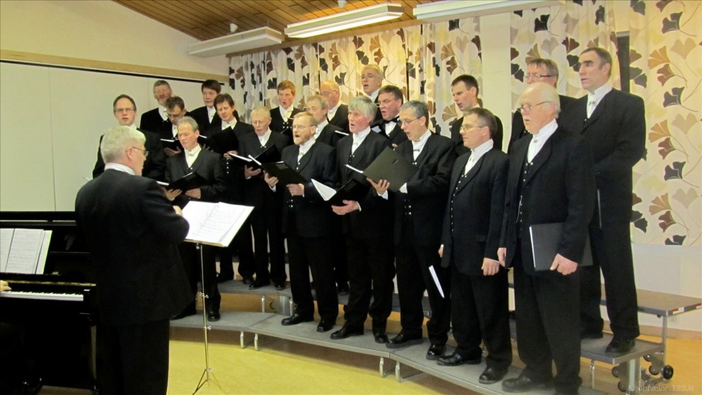 Jólatónleikum og jólaballi frestað